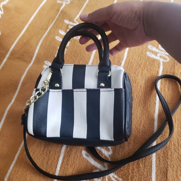 ❗SOLD❗Betsey Johnson Mini Satchel Crossbody Purse. NWOT - Picture 4 of 13